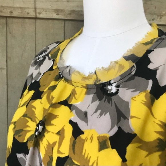 SOLD!!! Who What Wear Sleeveless Top, Multi-Floral - Picture 2 of 7